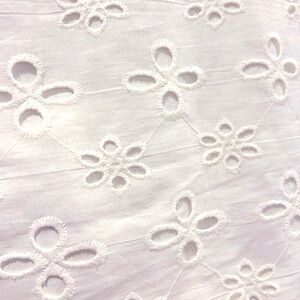 💕Loft embroidered/eyelet white lined skirt. Zipper in back. No pockets.